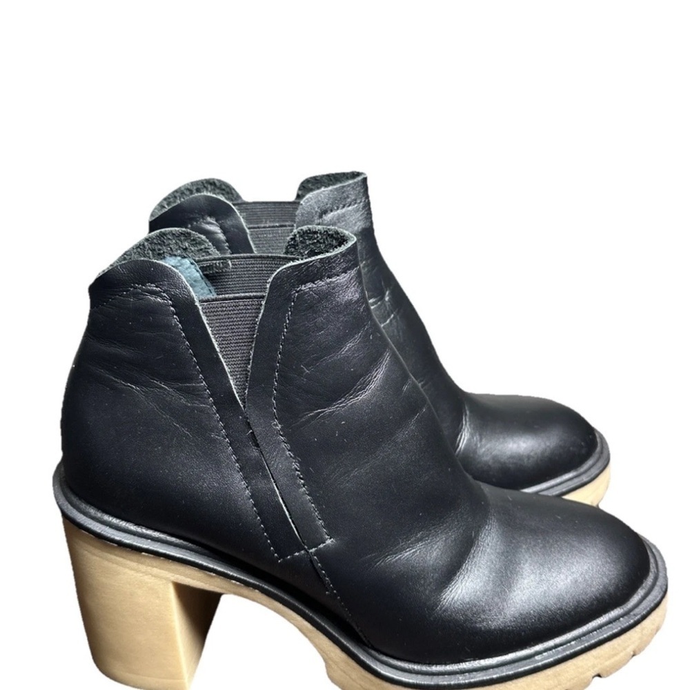 DV Dolce Vita Jerad Boots Lug Sole Faux Leather Booties Women's Size 7.5 Black - Picture 2 of 10